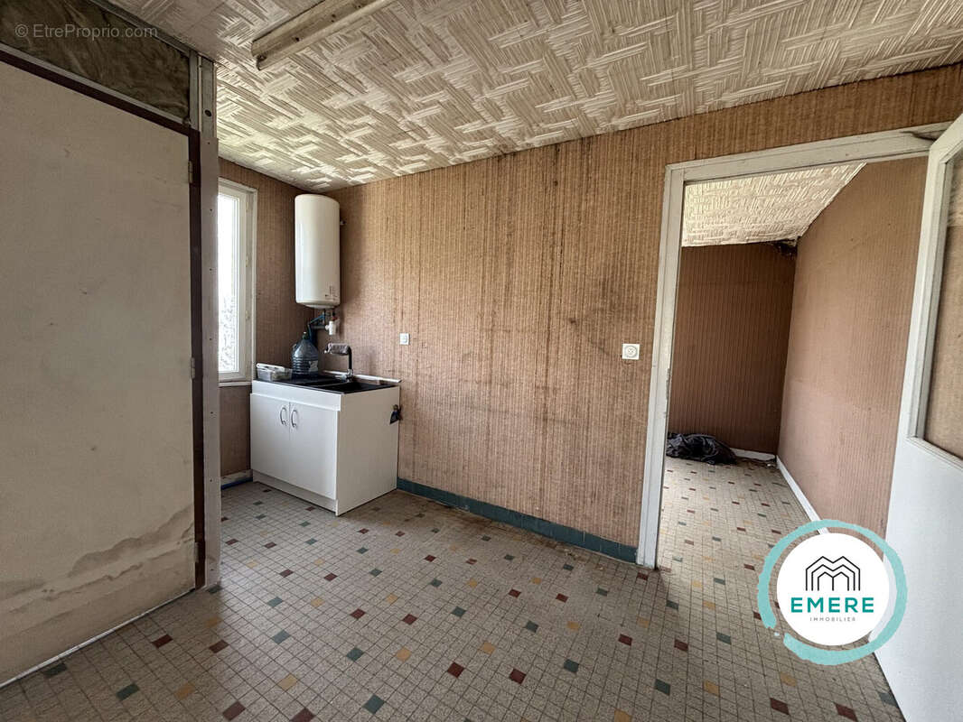 Maison 327 m² à Saint-Senier-De-Beuvron  - photo 6