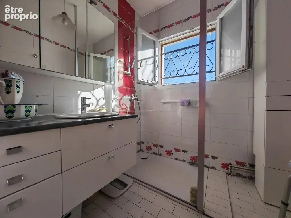 Maison avec piscine chauffée - grange - terrain - photo 4