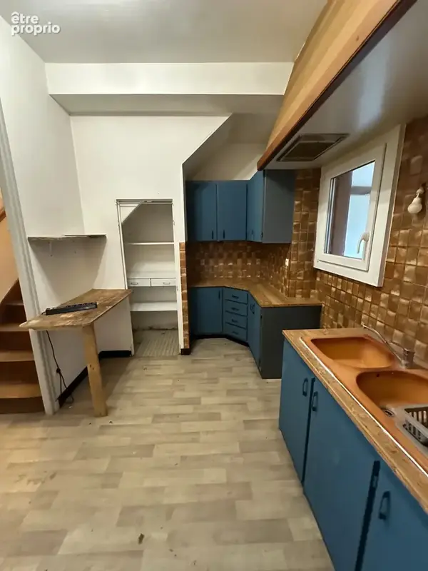 TRONGET (03)Maison au cœur du village – salon ,3 chambres, garage et jardin - photo 5