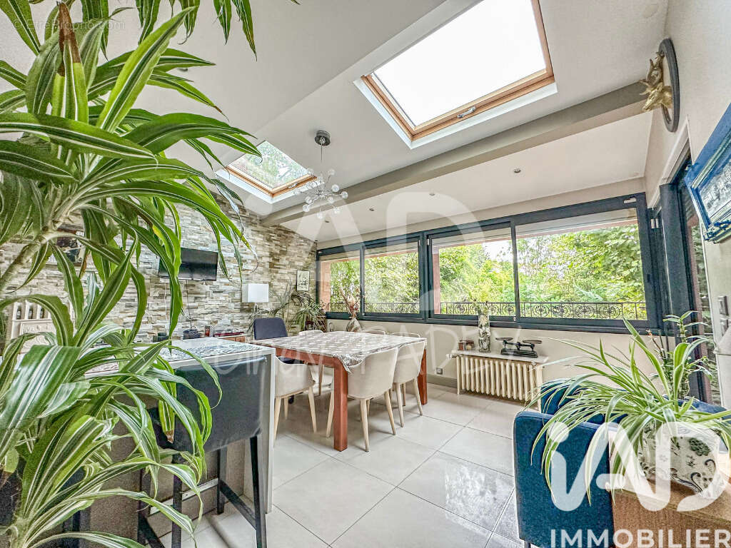 Maison 220 m² à Livry-Gargan  - photo 7