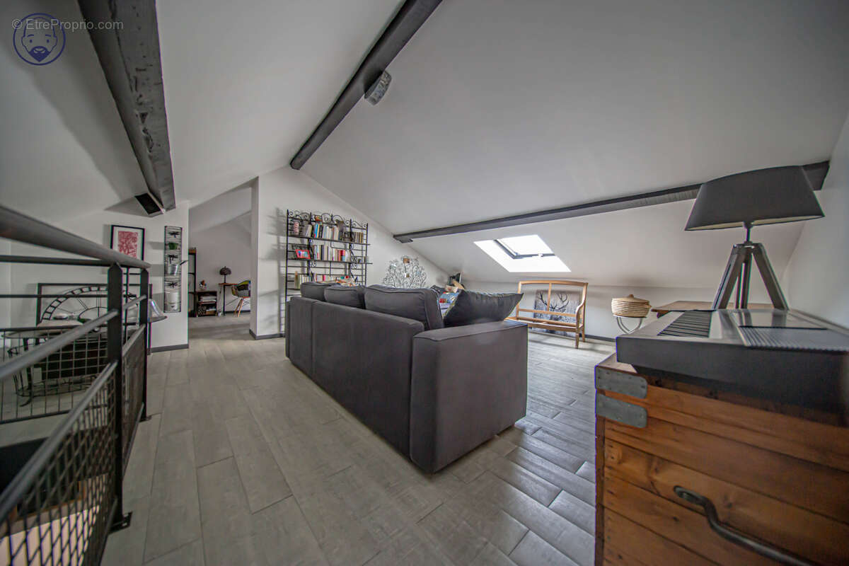 Maison à THIAUCOURT-REGNIEVILLE