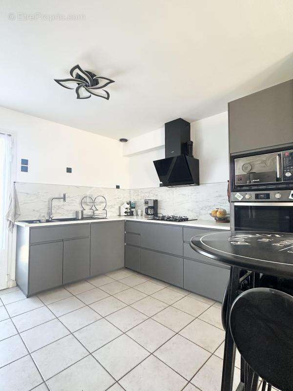 Maison à VILLENEUVE-SUR-YONNE