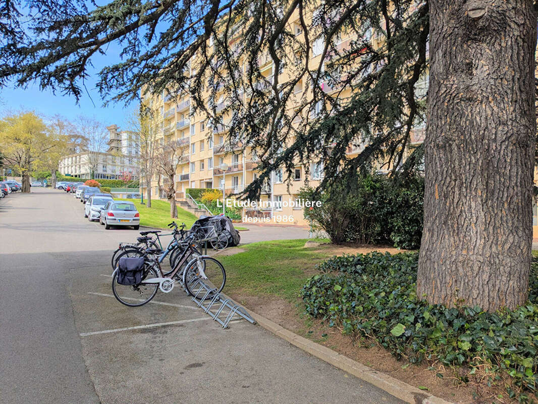 Parking à CALUIRE-ET-CUIRE