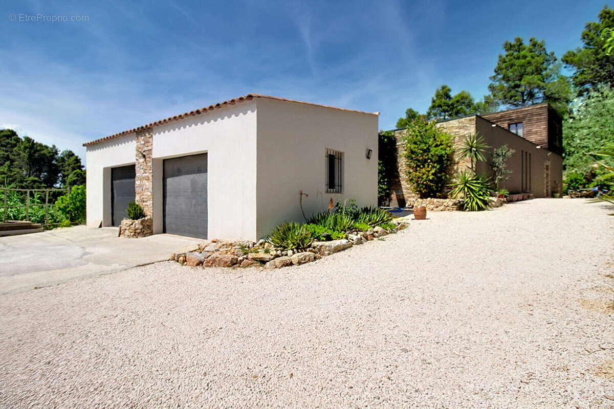 A vendre en exclusivité a vendre à vidauban - villa contemporaine avec vue panoramique, piscine et prestations  de qualité ! - photo 17