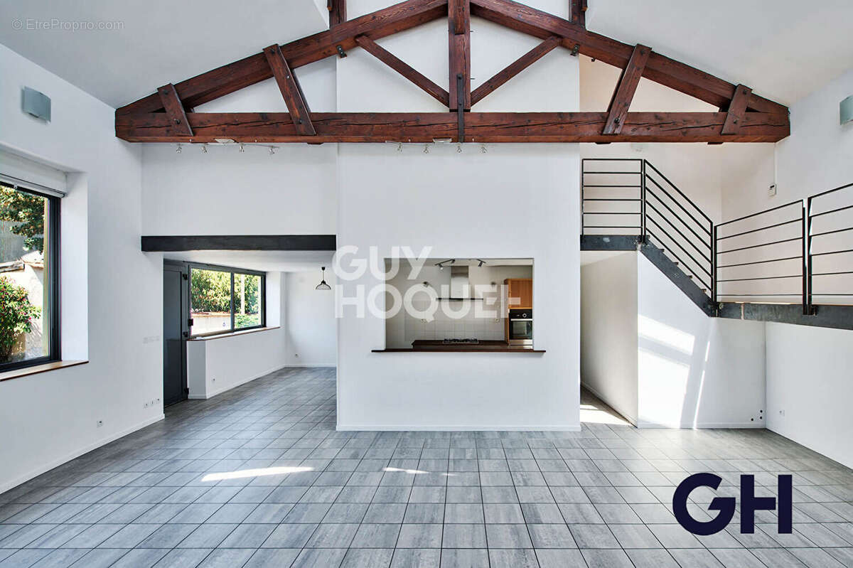 Loft - Sathonay Camp 210 m² - photo 4