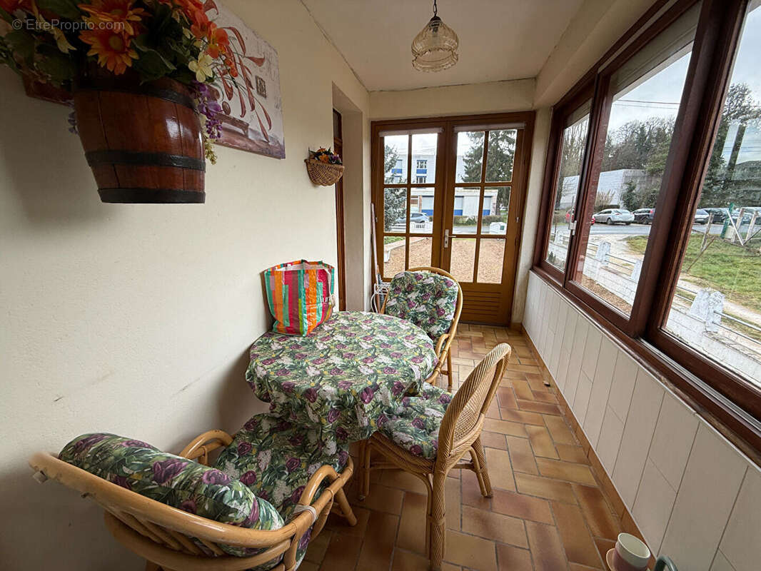 Maison à AREINES