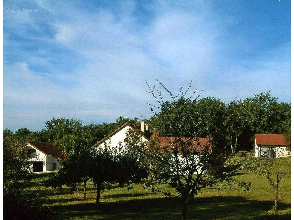 Maison à MONTGESTY