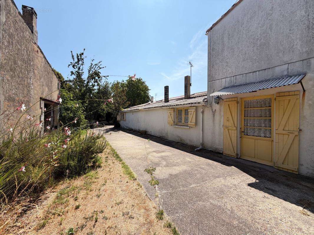 MAISON 6 PIECES + DEPENDANCE à rénover près du centre ville - photo 3