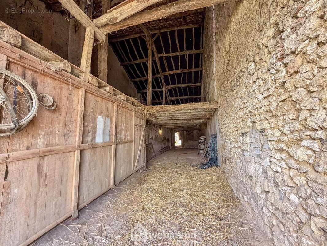 Première grange - Maison à HANNONVILLE-SOUS-LES-COTES