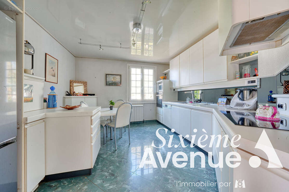 Maison Chassieu 8 pièce(s) 152.71 m2 - photo 6