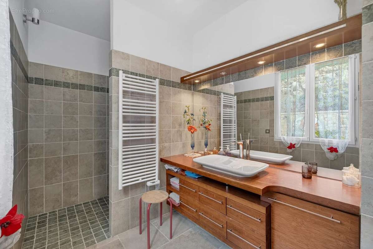 Maison à MONTAUROUX