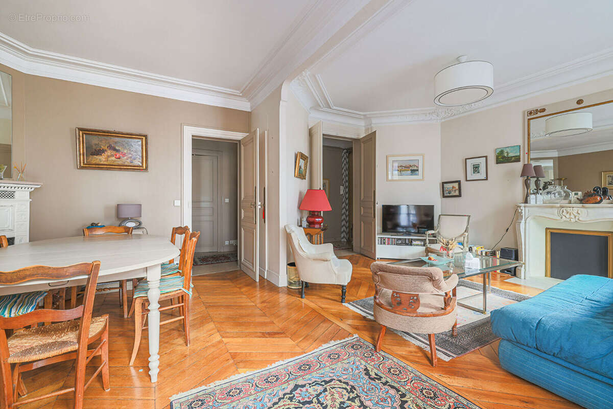 Appartement à PARIS-17E