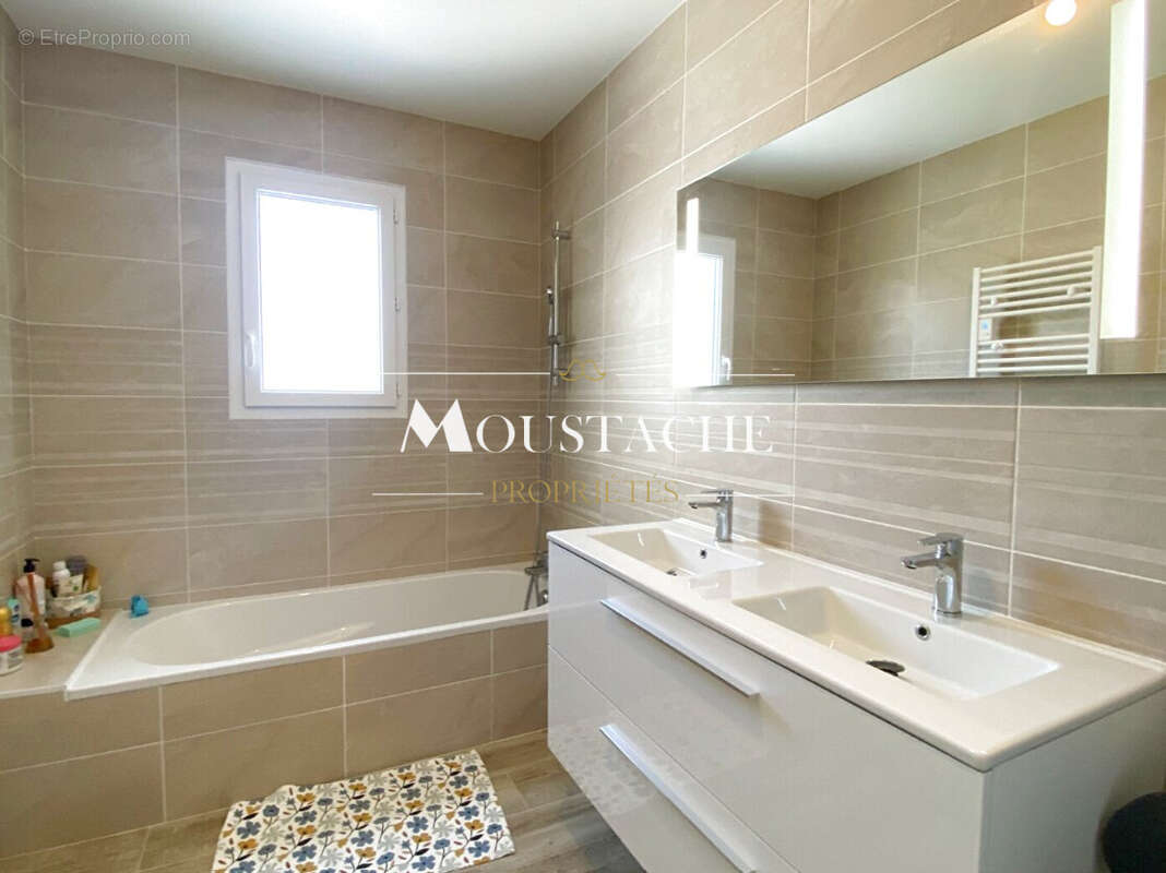 Maison à VAUX-SUR-MER
