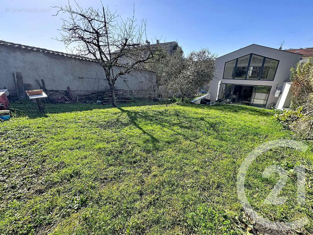 Appartement à SAINTE-FOY-LES-LYON