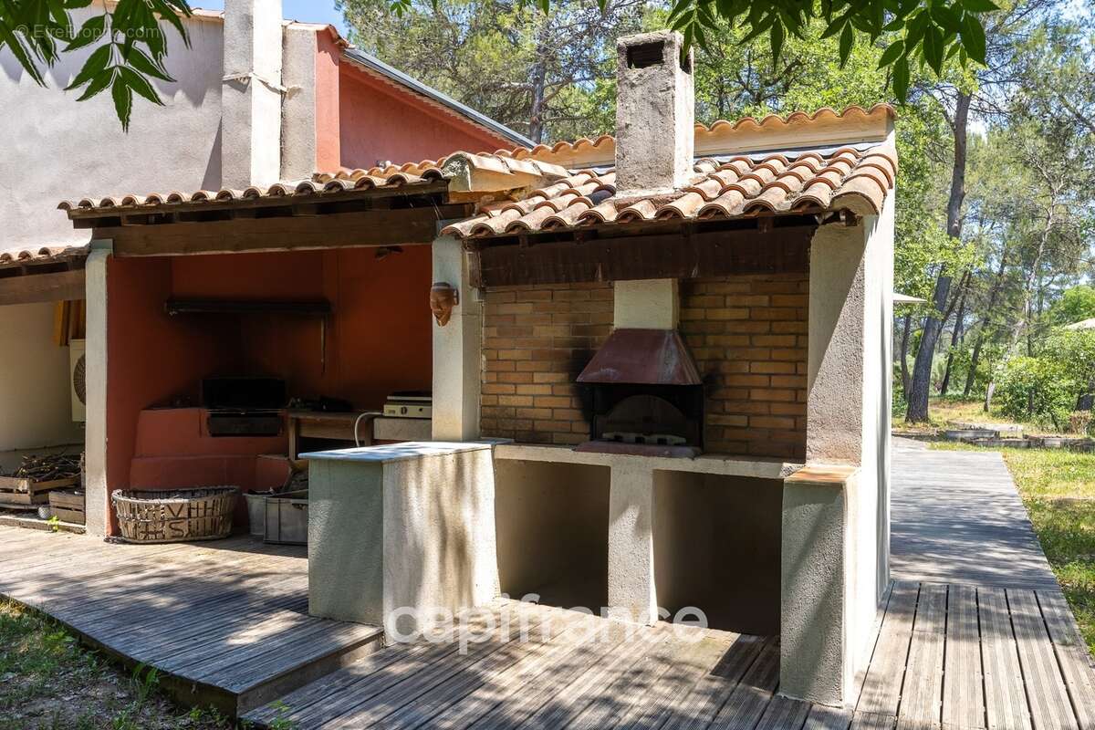 Maison à vendre 7 pièces avec T2 indépendant à Fuveau avec jardin - photo 9