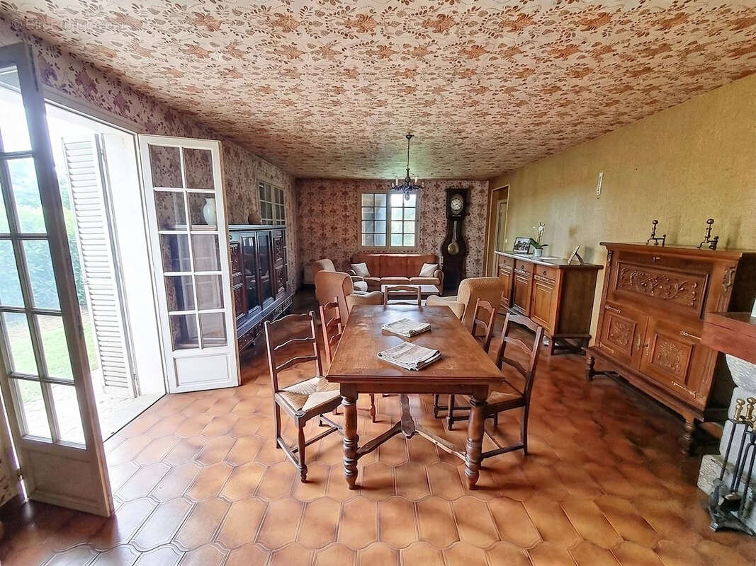 Maison à SURY-LE-COMTAL