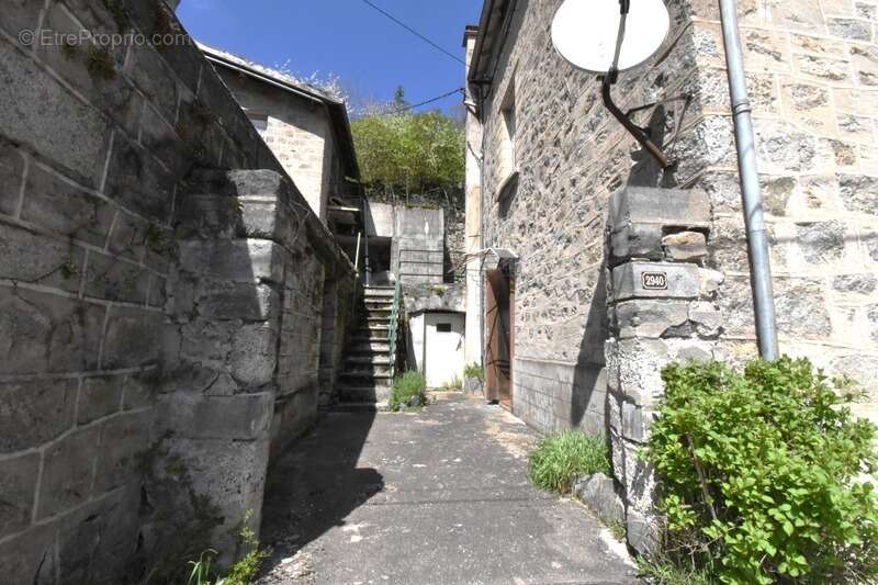 Maison à SAINT-AGREVE