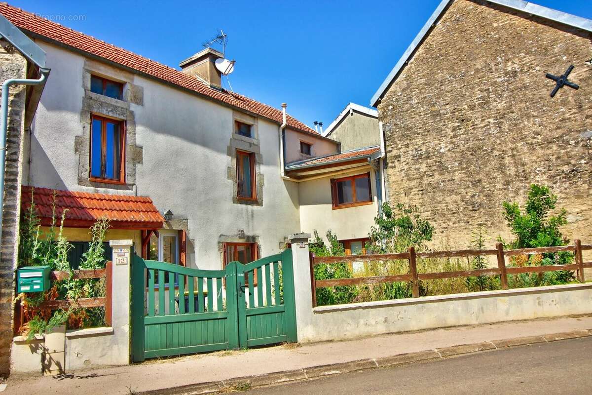 Maison à CHAUME-LES-BAIGNEUX