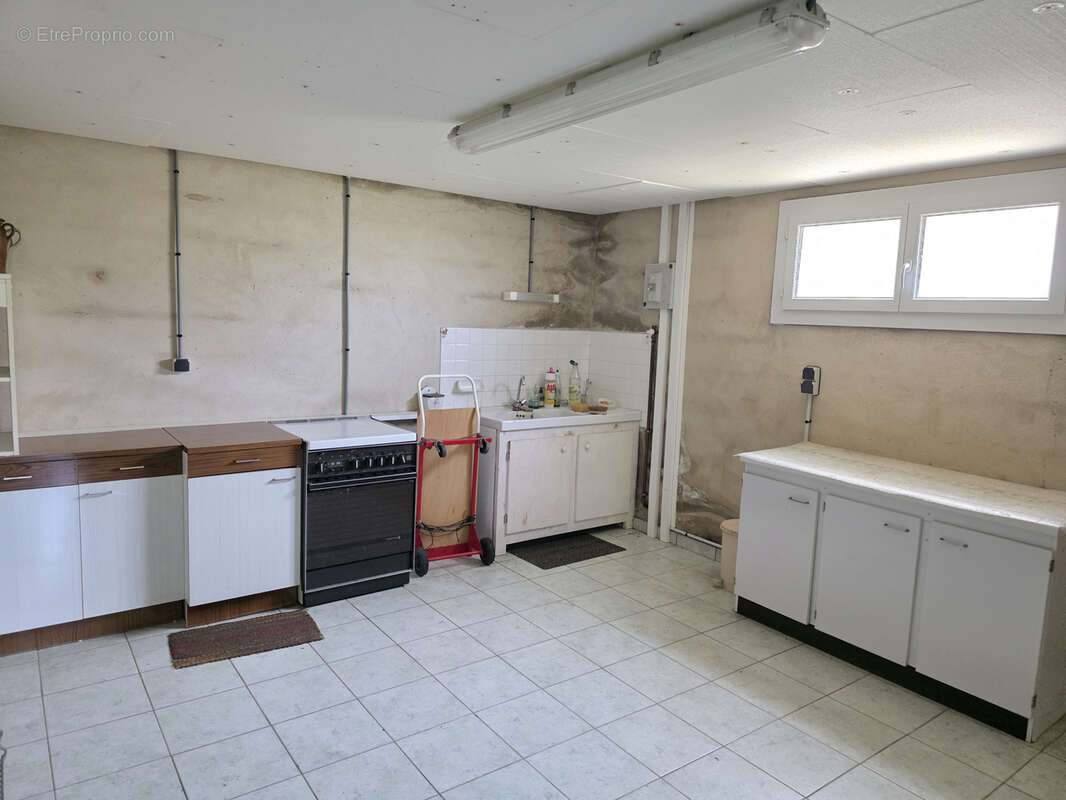 Belle maison de plain pied T4 avec piscine et sous sol complet - photo 19