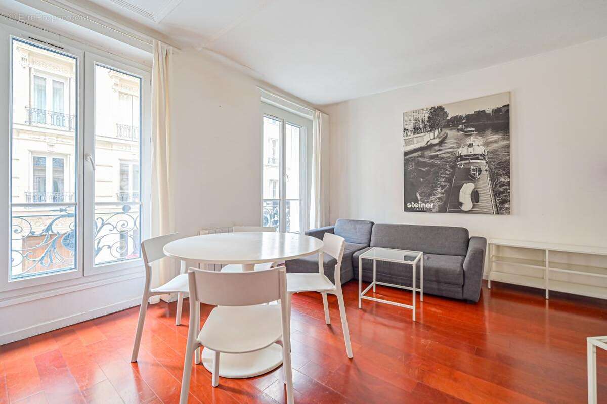 Appartement à PARIS-17E