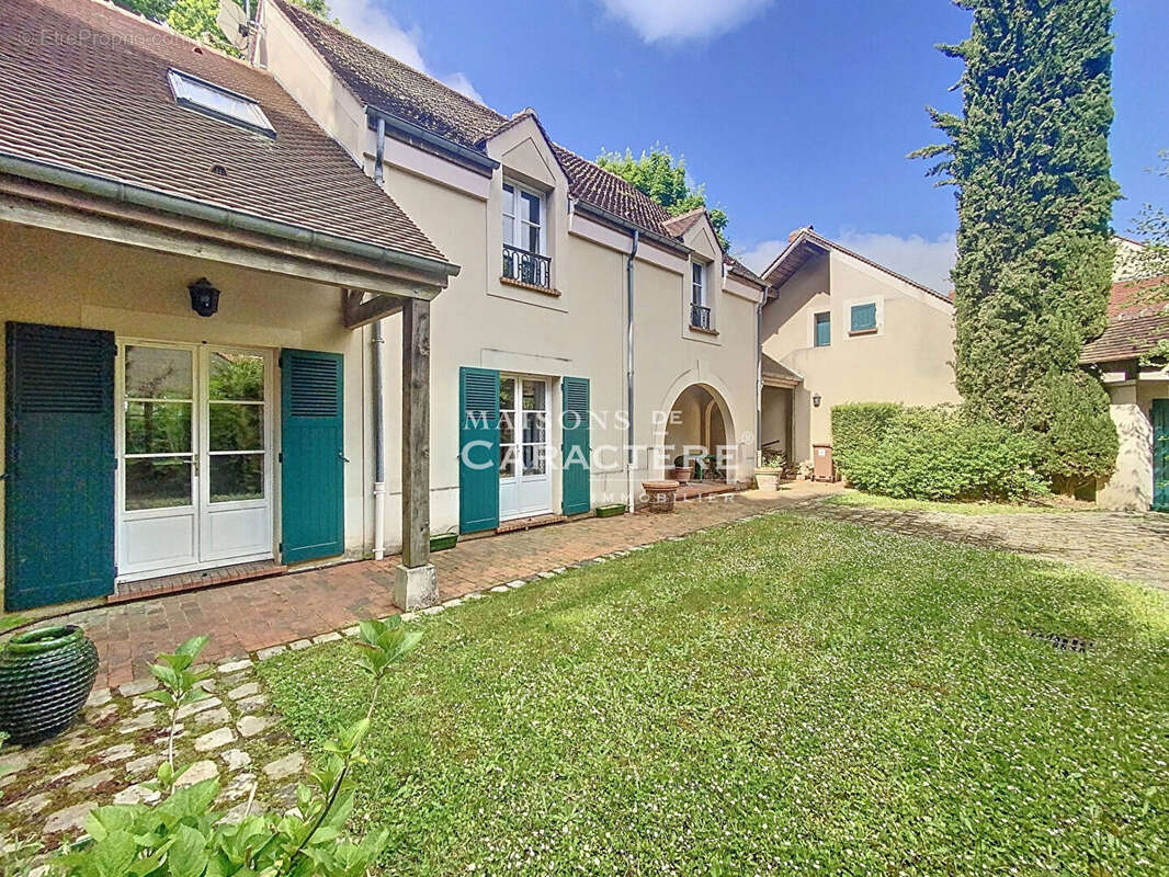 Maison à CRESPIERES