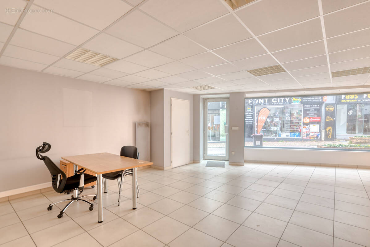 Commerce à PONT-DE-CHERUY