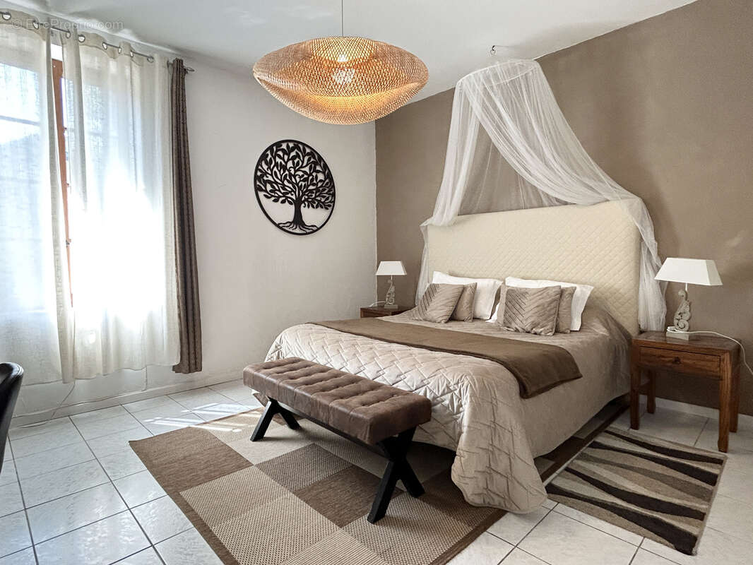 Maison à TERRASSON-LAVILLEDIEU