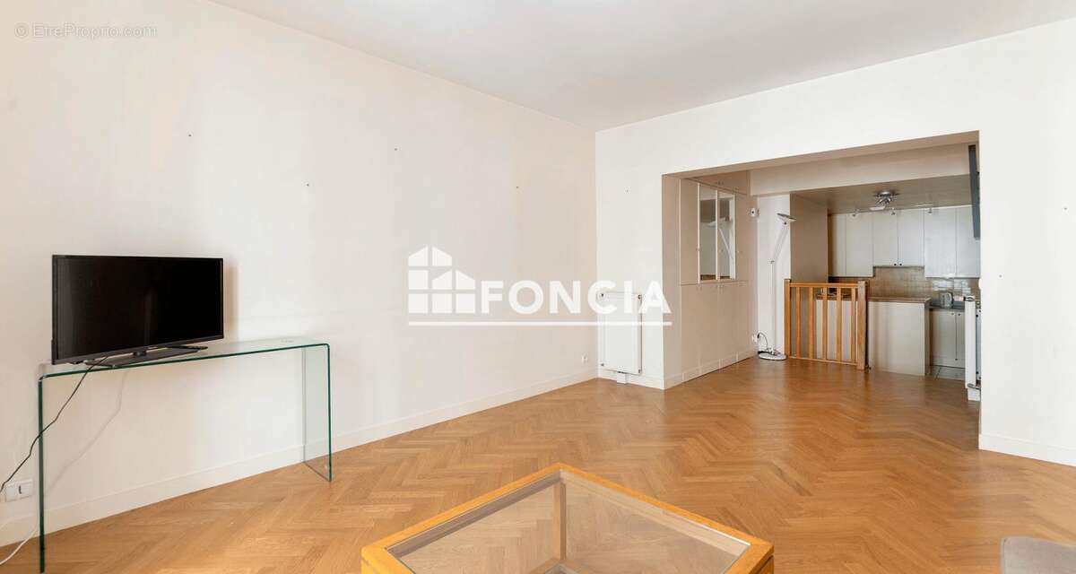 Appartement à PARIS-17E