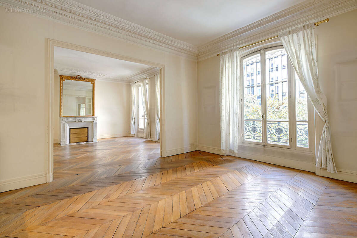 Appartement à NEUILLY-SUR-SEINE