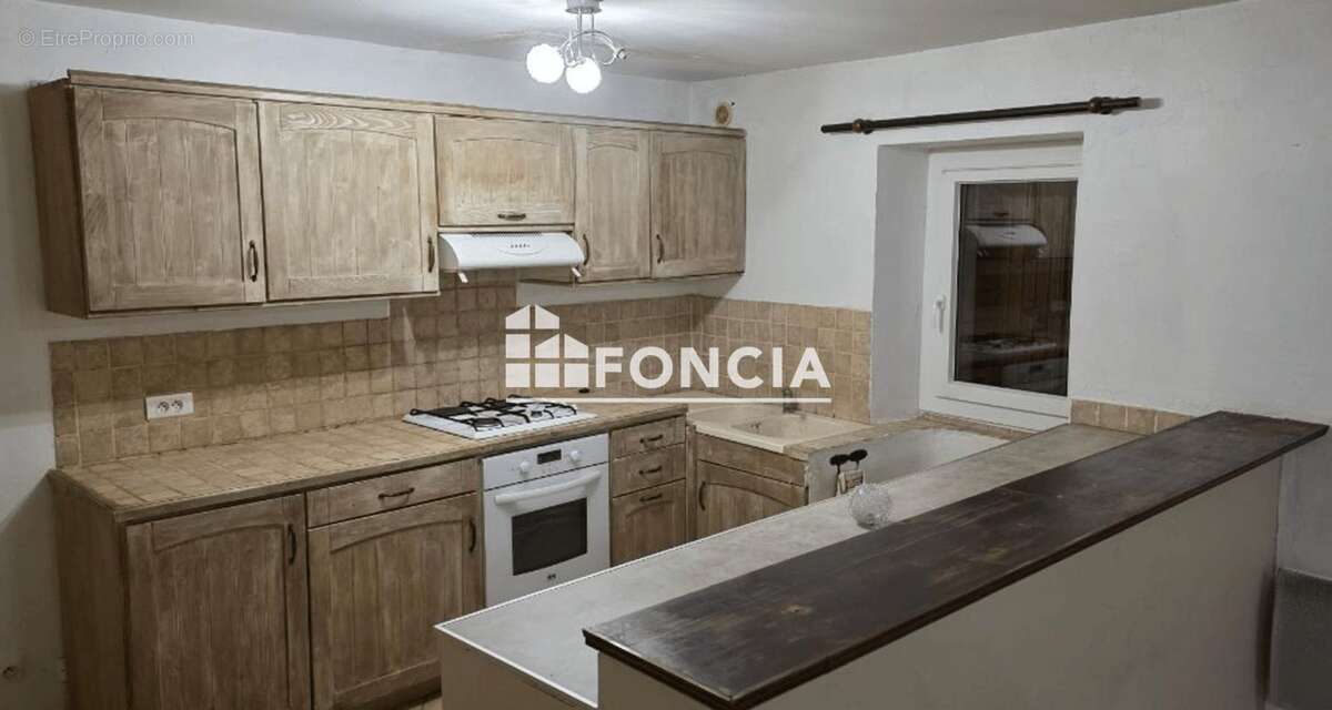 Maison à LAUDUN-L'ARDOISE