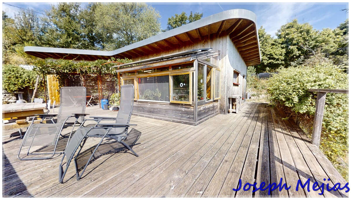 Maison à SAINT-ETIENNE-DE-SERRE