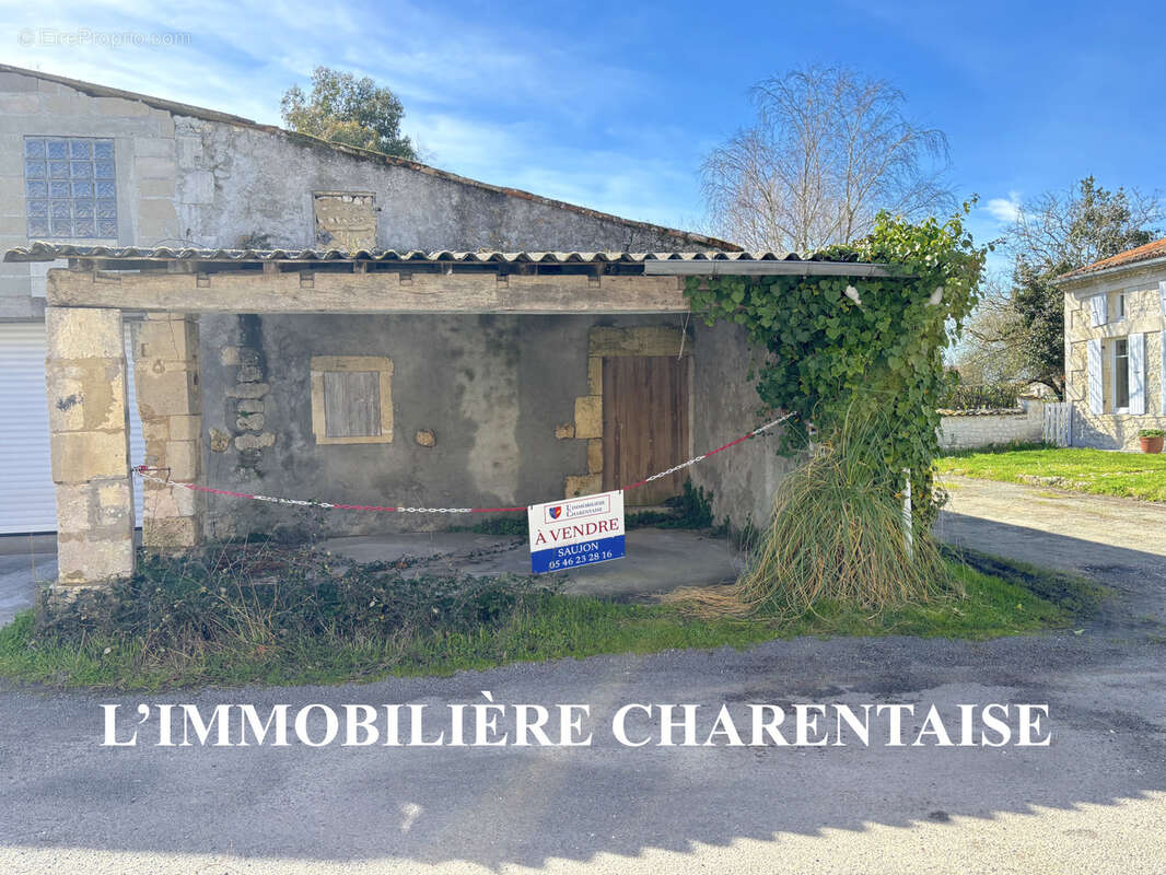 Parking à L'EGUILLE