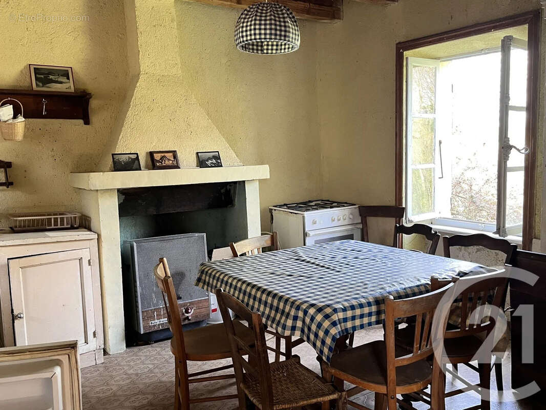 Maison à SAINT-JEURE-D'AY
