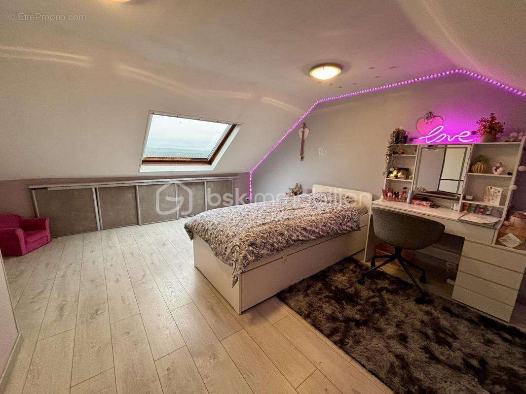 Maison à LES AYVELLES