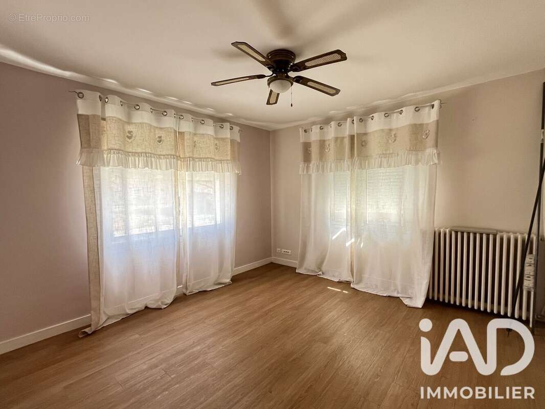 Maison 276 m² à Montmorillon  - photo 8