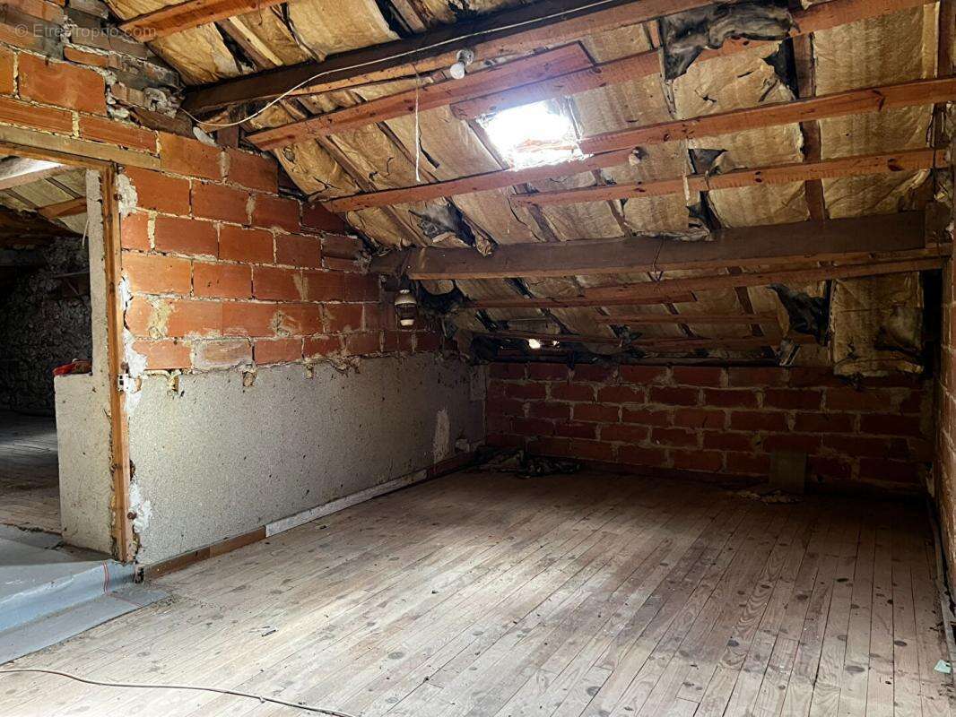 Maison à NOTRE-DAME-DE-SANILHAC