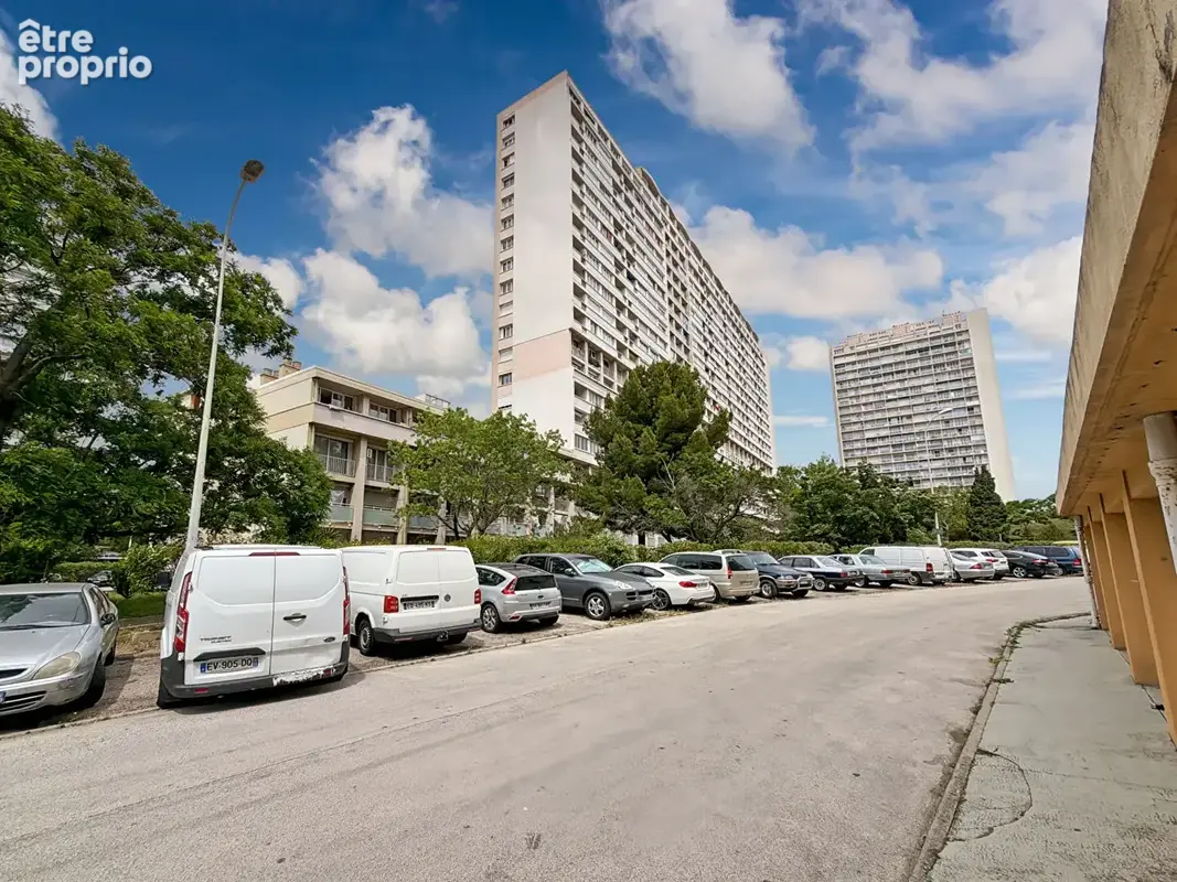 A vendre - Appartement T3 avec Balcon au calme absolu  et Vue Colline ? Parc Sévigné, Marseille 13009 - photo 9