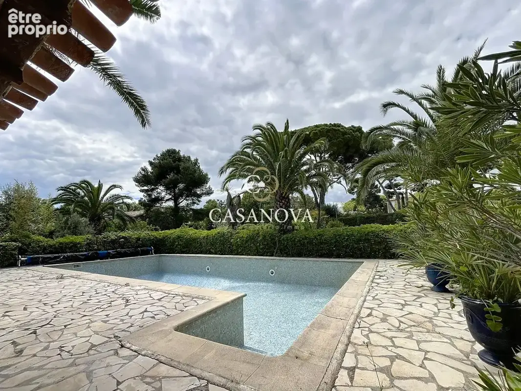 Aux portes de PEZENAS, maison de caractère sur un superbe terrain CONSTRUCTIBLE et DIVISIBLE de 3300 m². A 25 mn du bord de MER, - photo 9