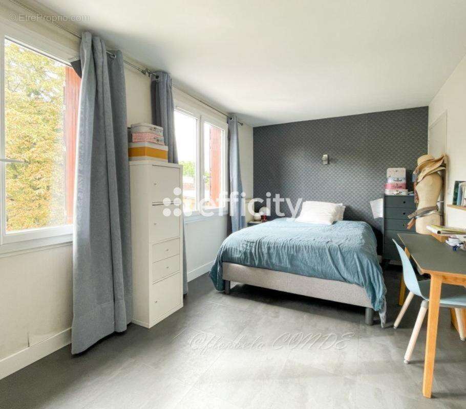 Appartement à VERNEUIL-SUR-SEINE