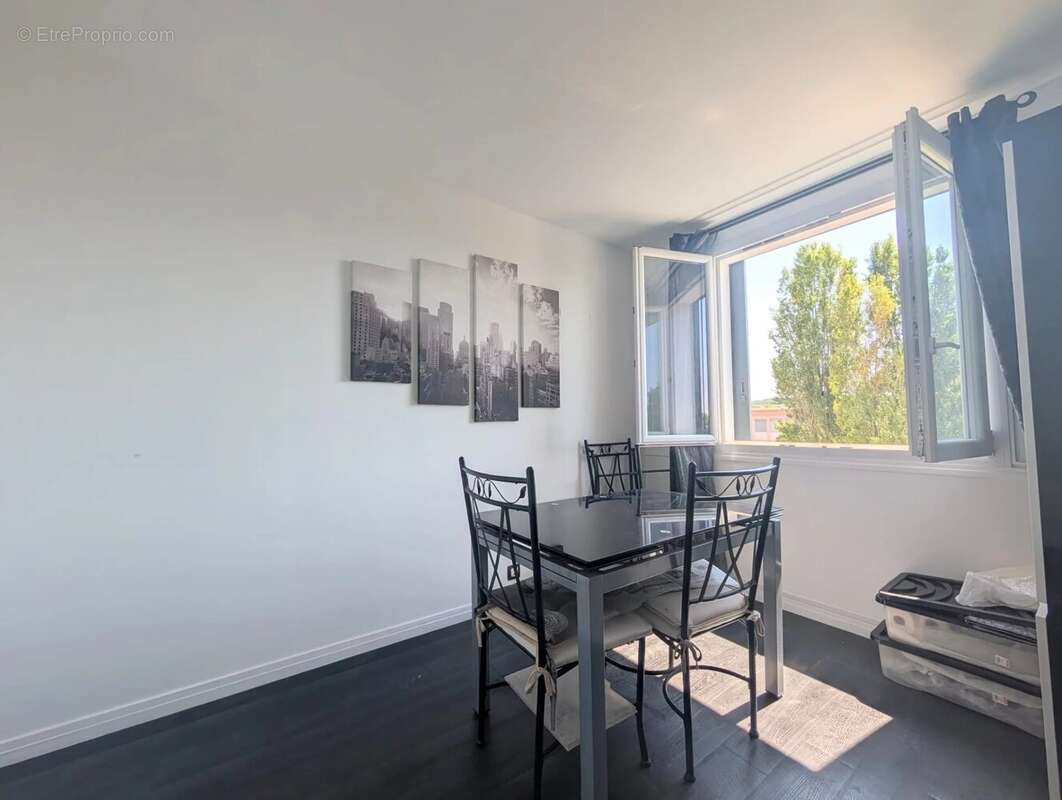 Appartement à LES CLAYES-SOUS-BOIS