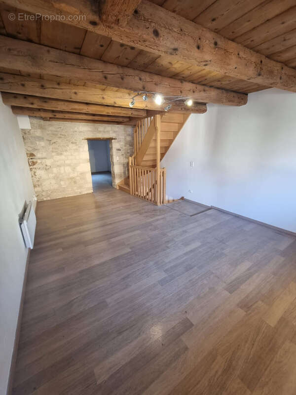 Maison à CHAMPAGNE-EN-VALROMEY