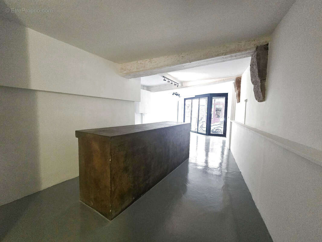 Commerce à PARIS-2E