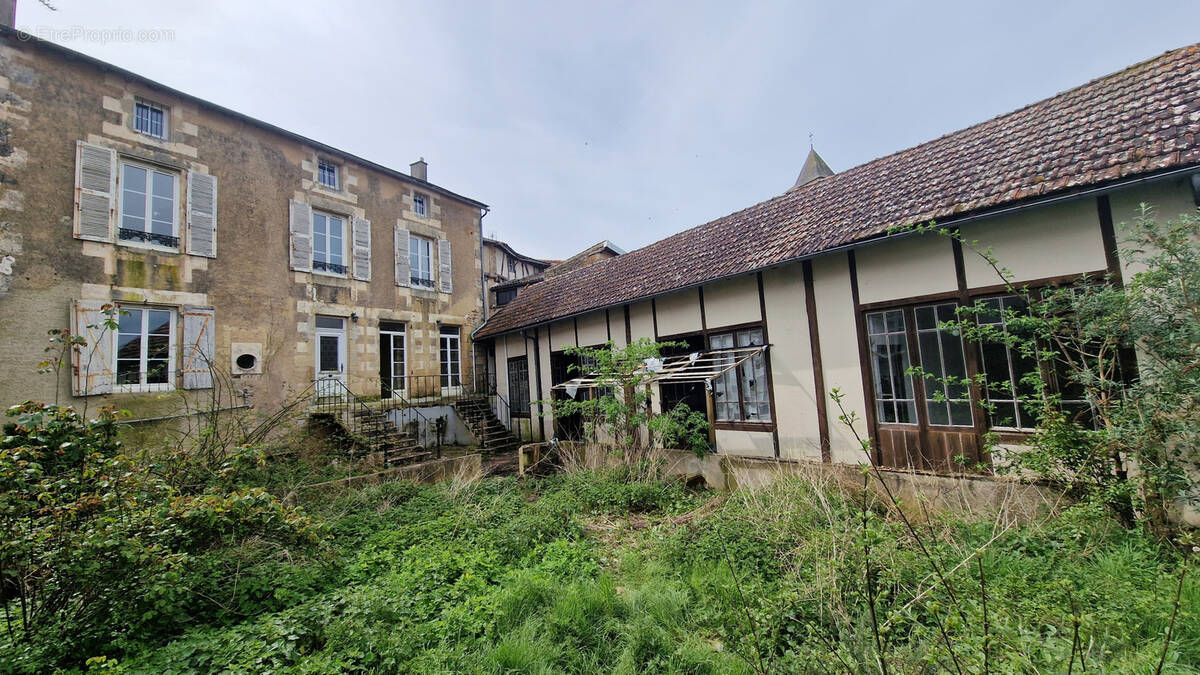 Appartement à LUSIGNAN