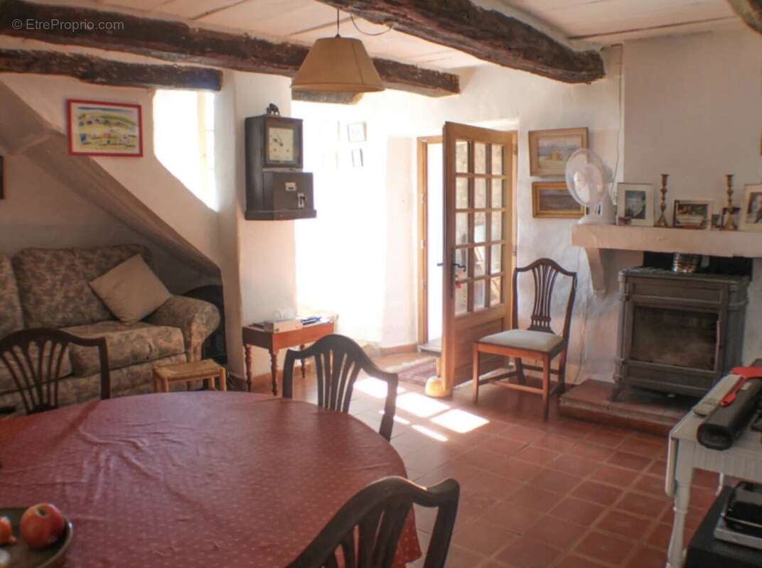 Maison à ENTRECASTEAUX