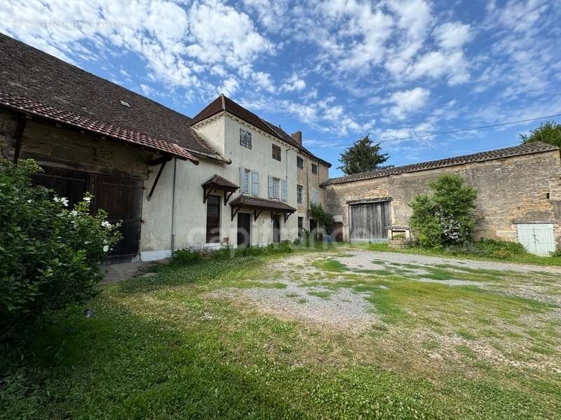 A rénover, maison ancienne à 3 minutes de Tournus - photo 2