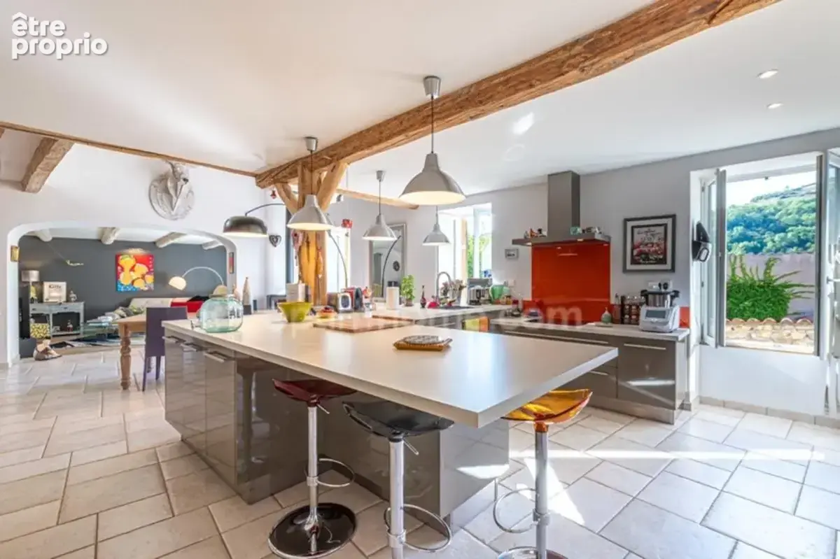 **Coup de cœur – Maison de charme 195 m² avec 2 entrées indépendantes, 2 extérieurs, garage, cave, vue et piscine** - photo 8