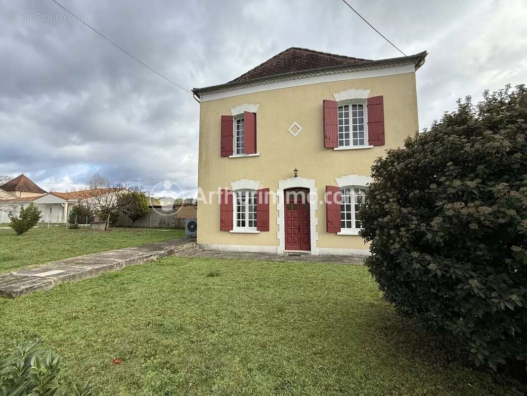 Maison à NEUVIC