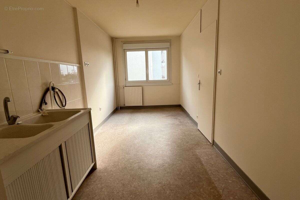 Appartement à LES PONTS-DE-CE