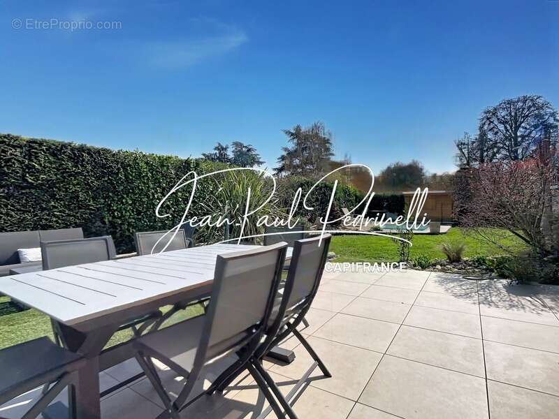 Maison à SAINT-GENIS-LAVAL