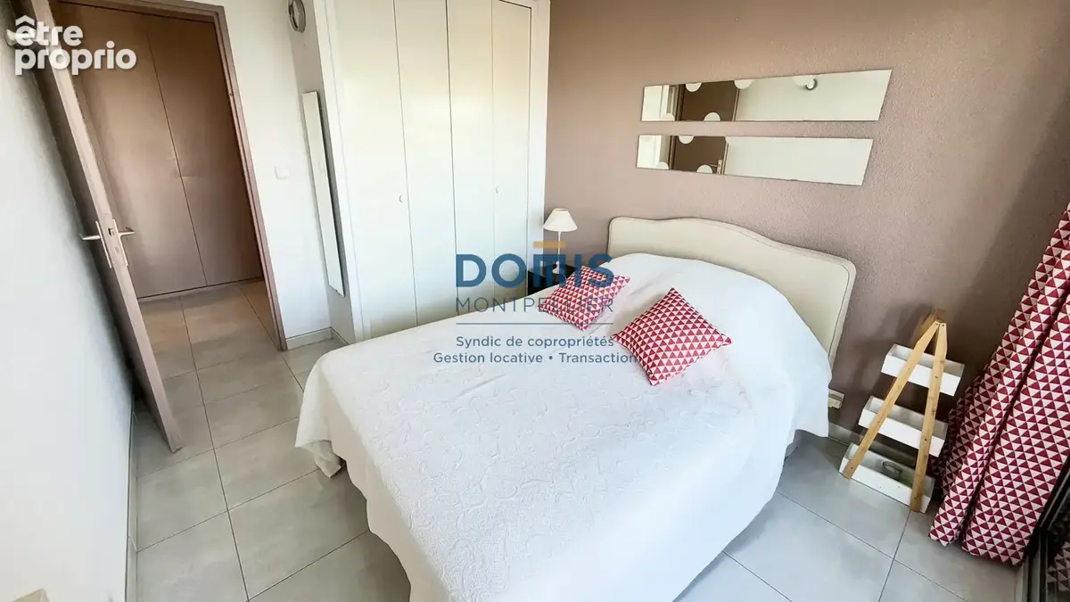 Appartement 2 pièces de 42 m2 en première ligne sur l’étang, avec piscine et accès direct à la plage - photo 3